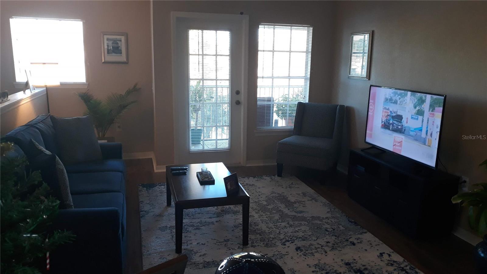 Image 7 of 17 For 8933 Manor Loop 208