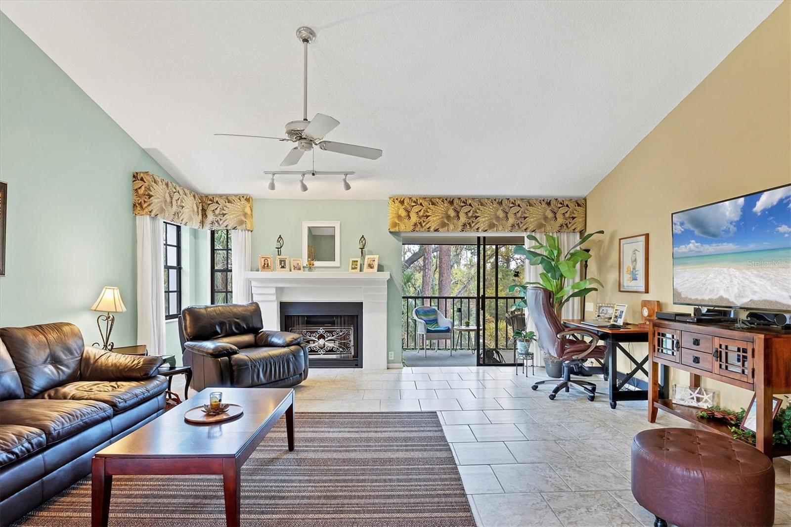 Image 10 of 49 For 7674 Fairway Woods Drive 1605