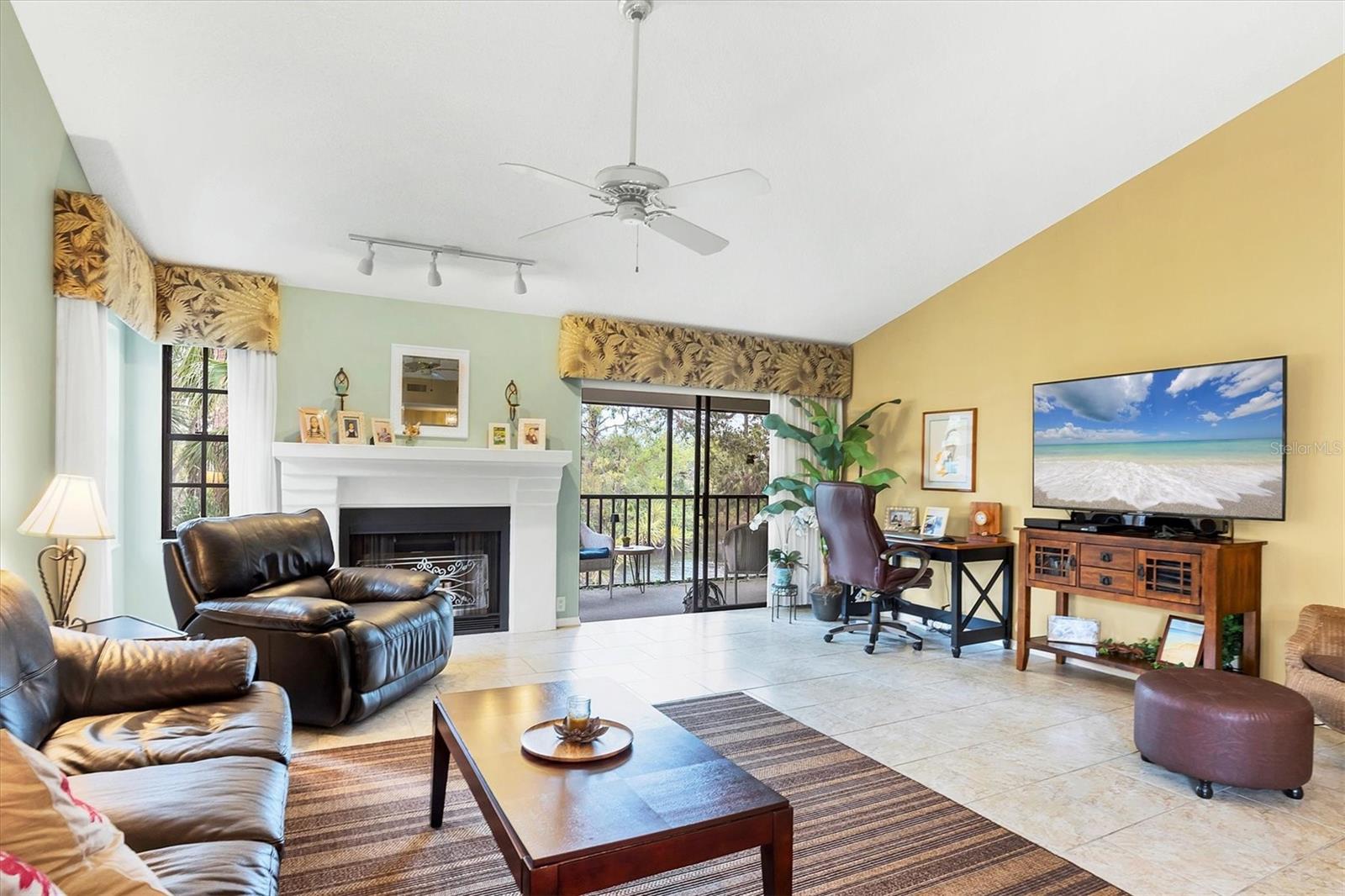 Image 11 of 49 For 7674 Fairway Woods Drive 1605