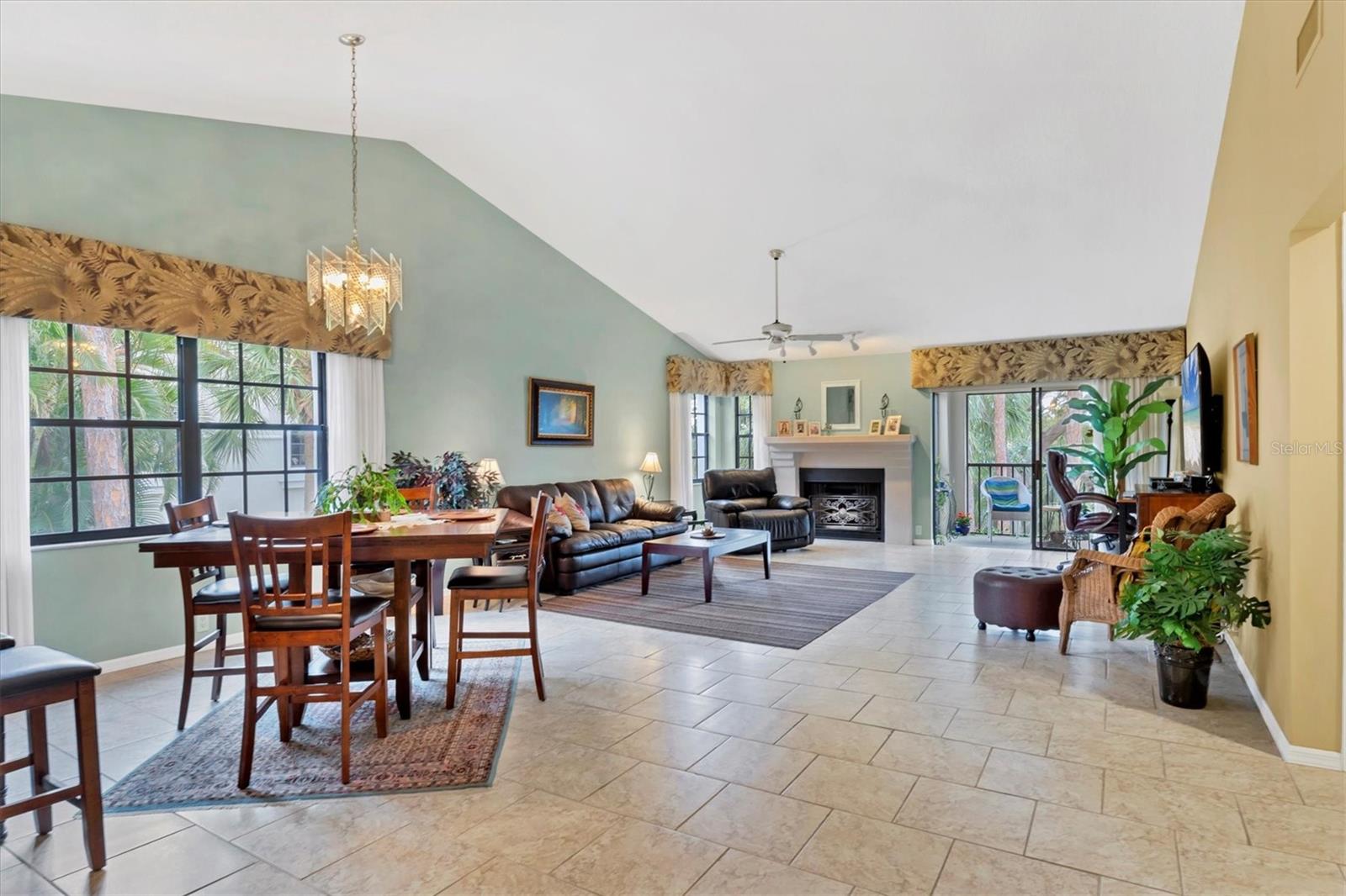 Image 14 of 49 For 7674 Fairway Woods Drive 1605