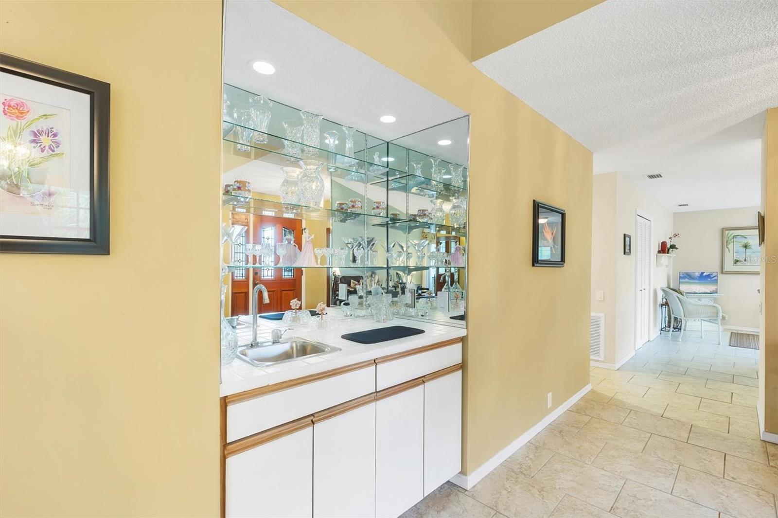 Image 16 of 49 For 7674 Fairway Woods Drive 1605