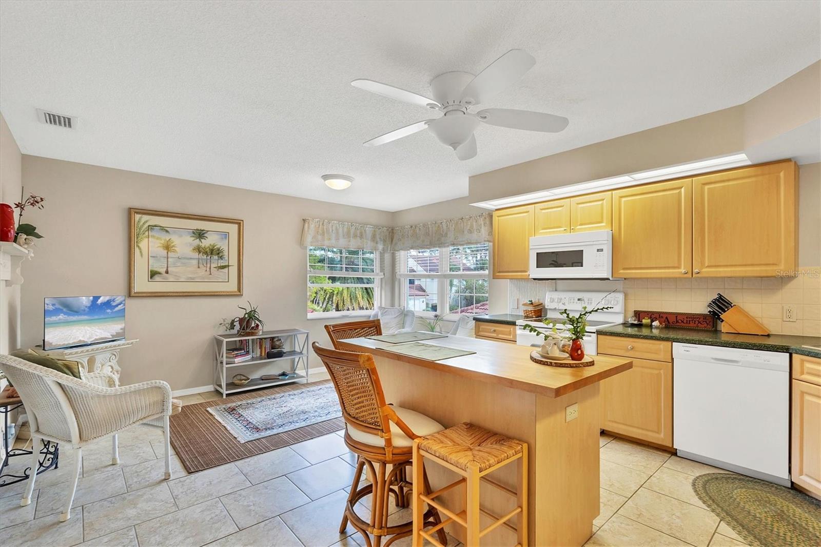 Image 19 of 49 For 7674 Fairway Woods Drive 1605