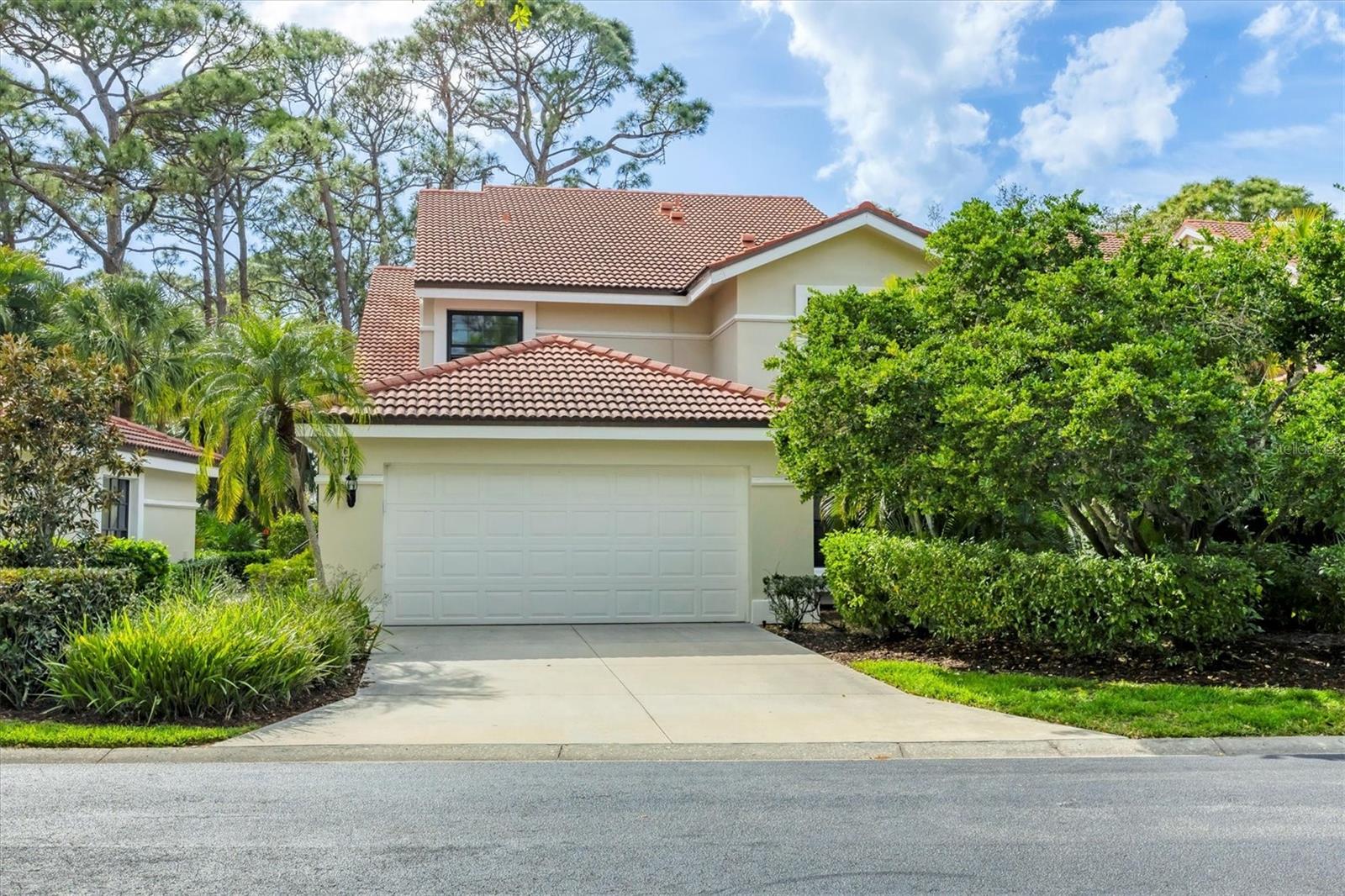 Image 4 of 49 For 7674 Fairway Woods Drive 1605