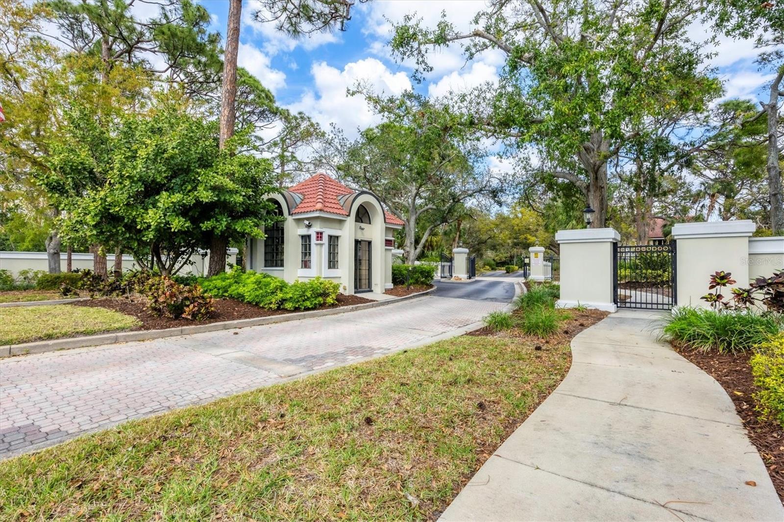 Image 40 of 49 For 7674 Fairway Woods Drive 1605