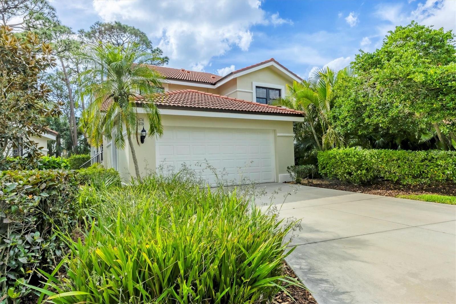 Image 5 of 49 For 7674 Fairway Woods Drive 1605