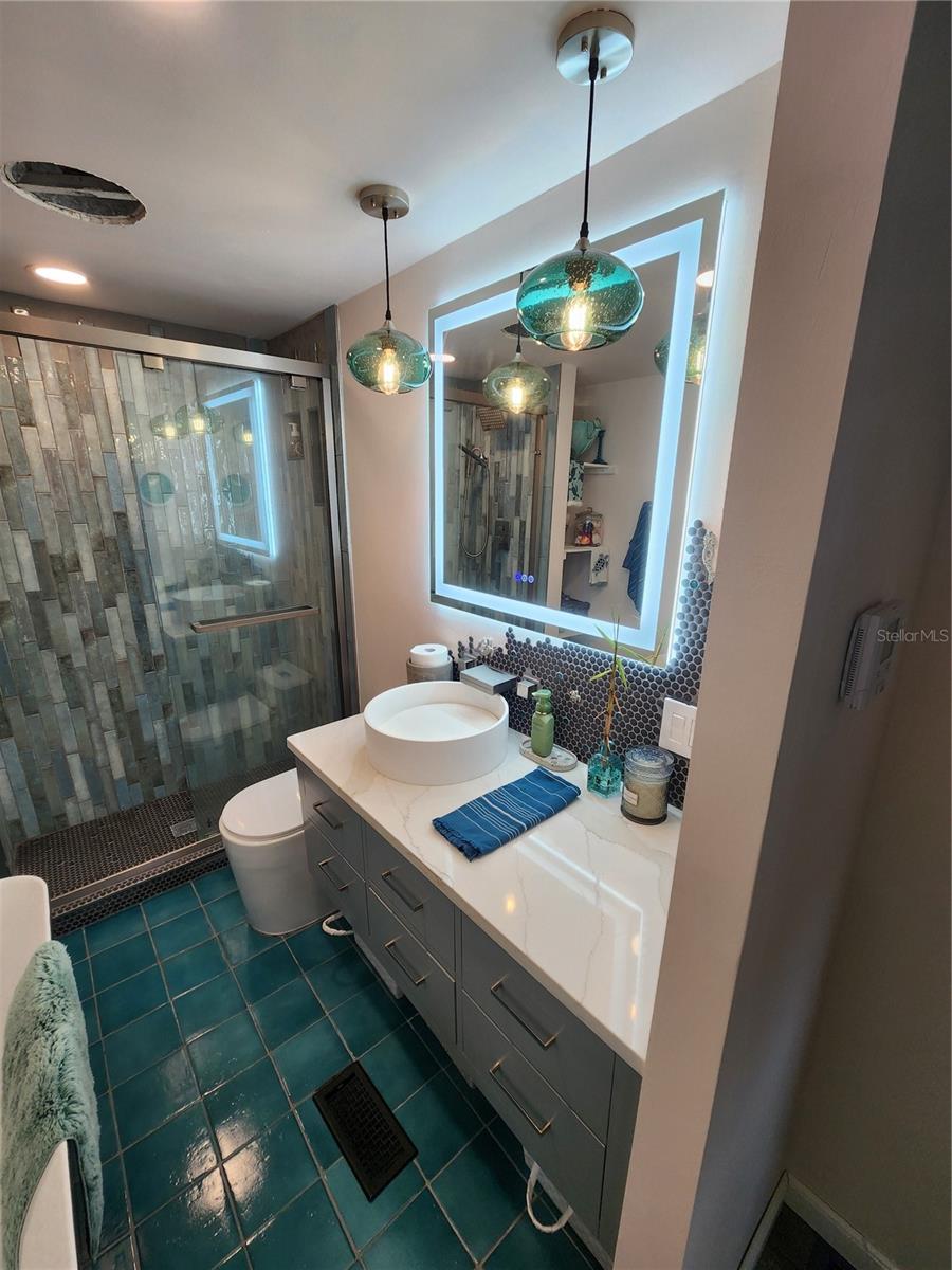Image 17 of 39 For 5402 Chateau Lane