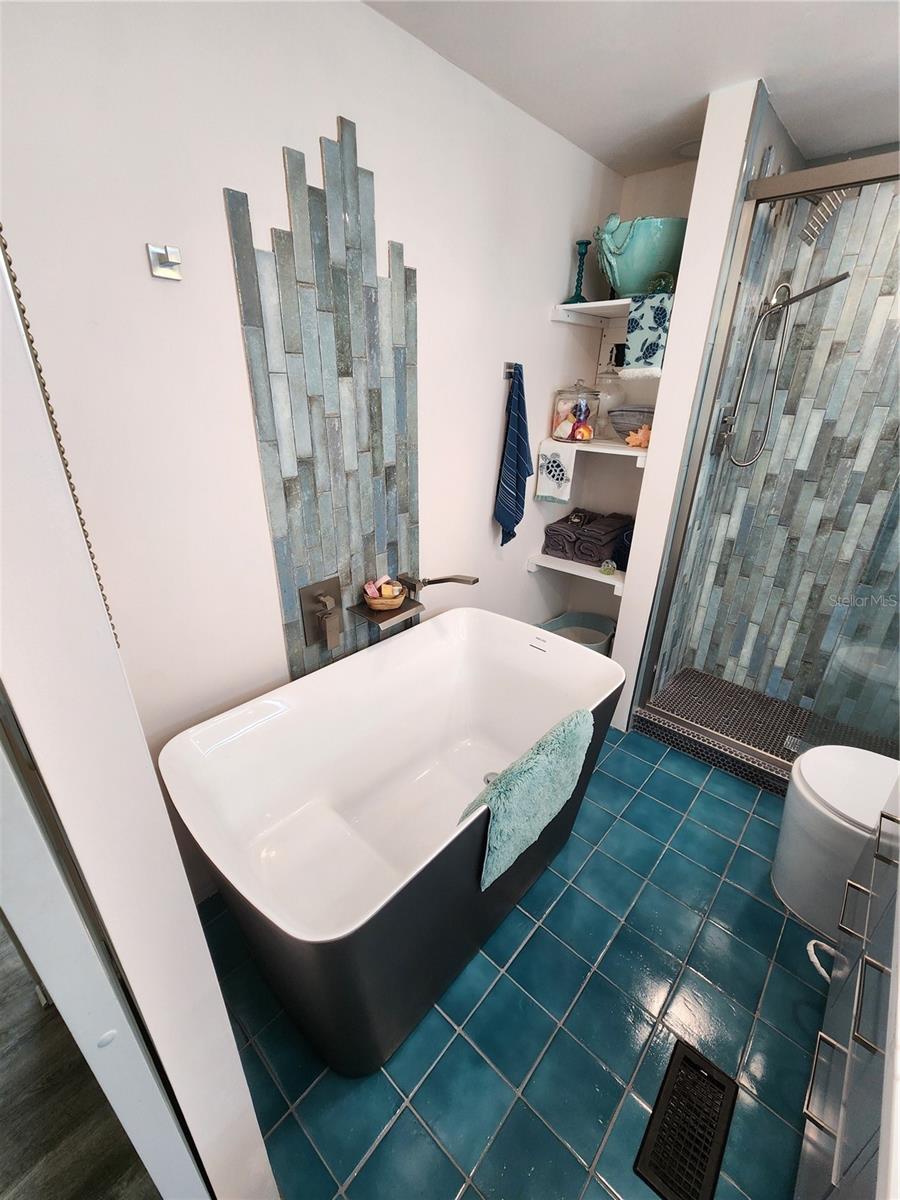 Image 18 of 39 For 5402 Chateau Lane