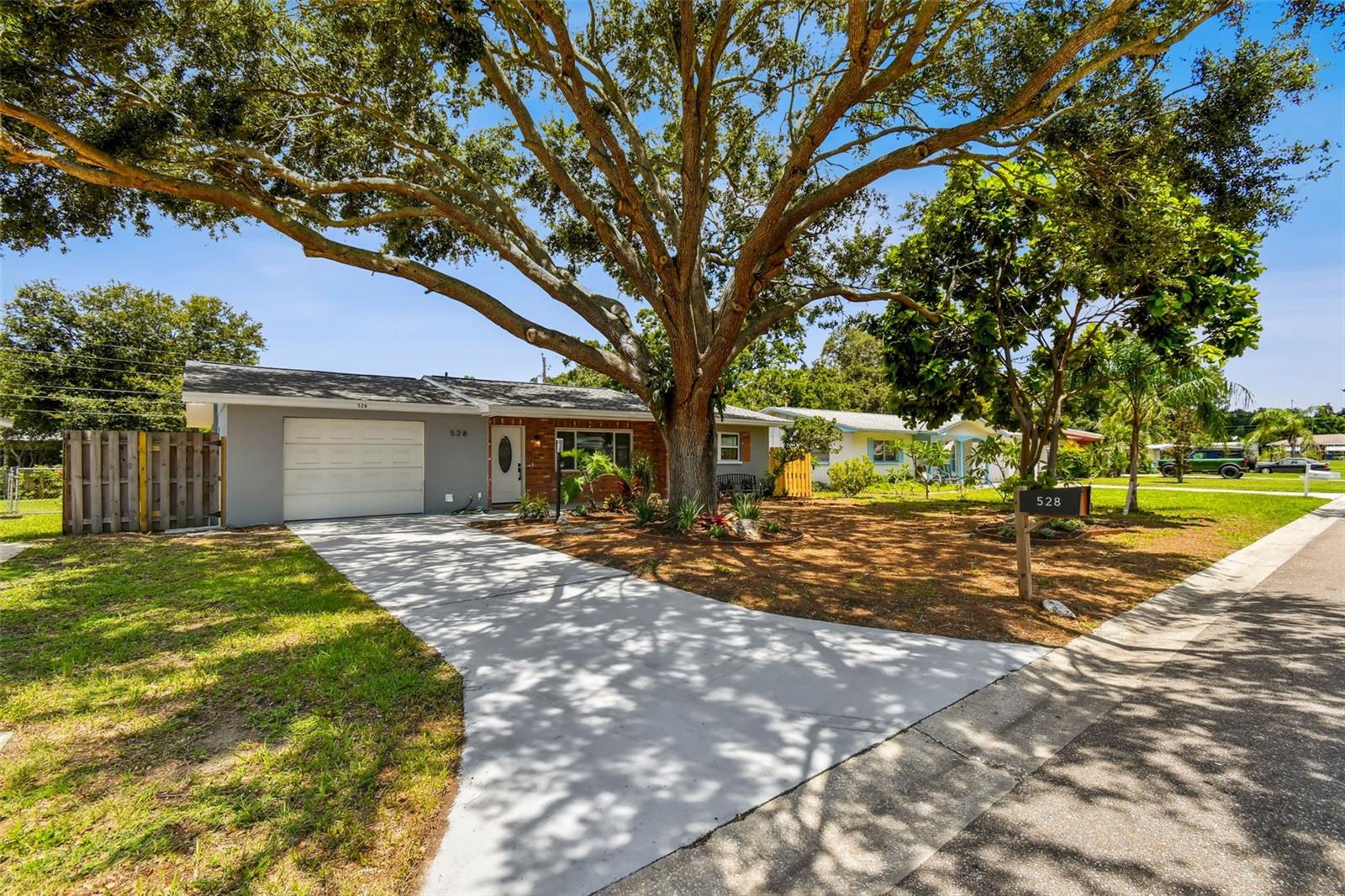Image 2 of 66 For 528 Manor Drive