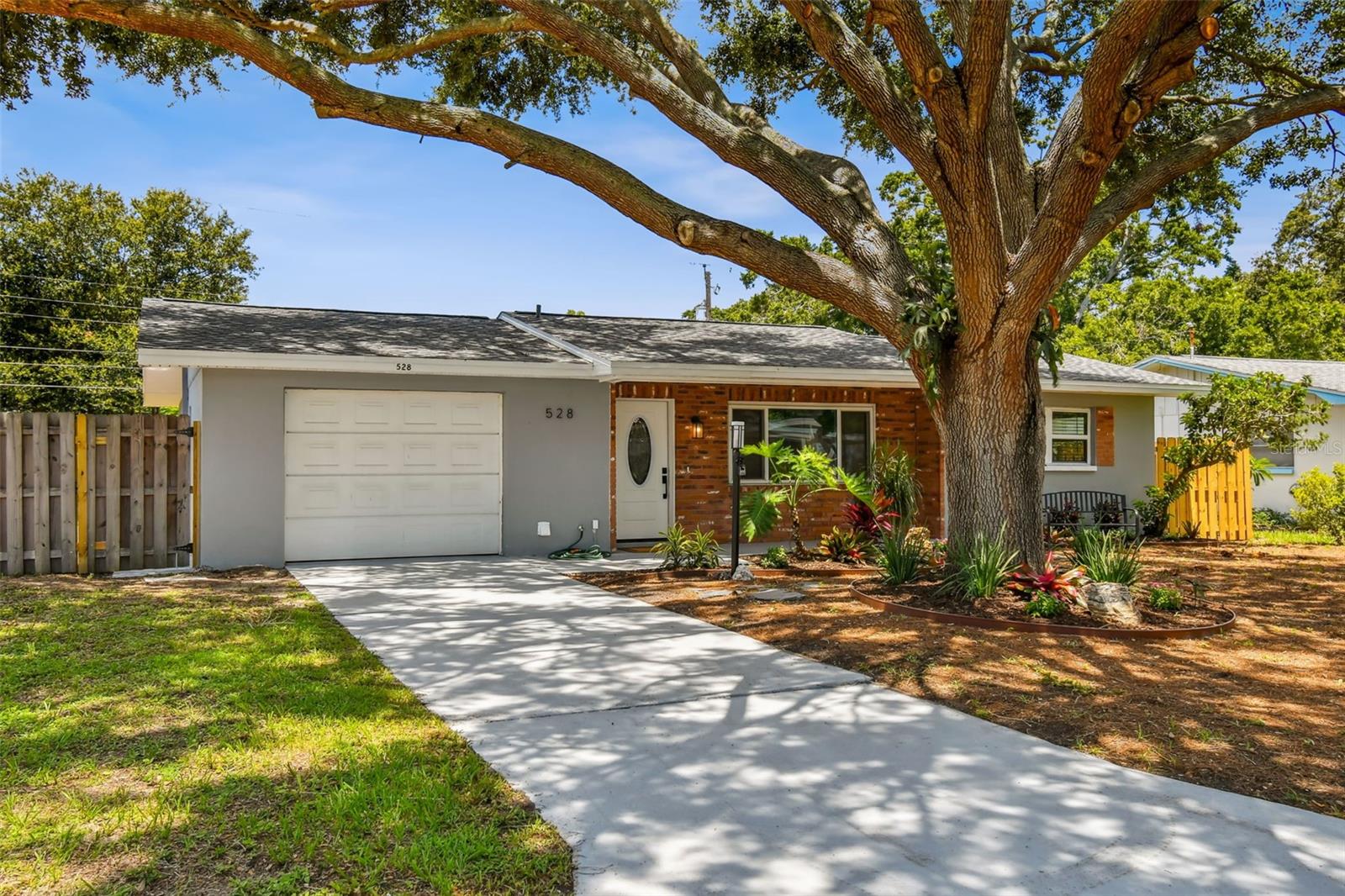 Image 3 of 66 For 528 Manor Drive