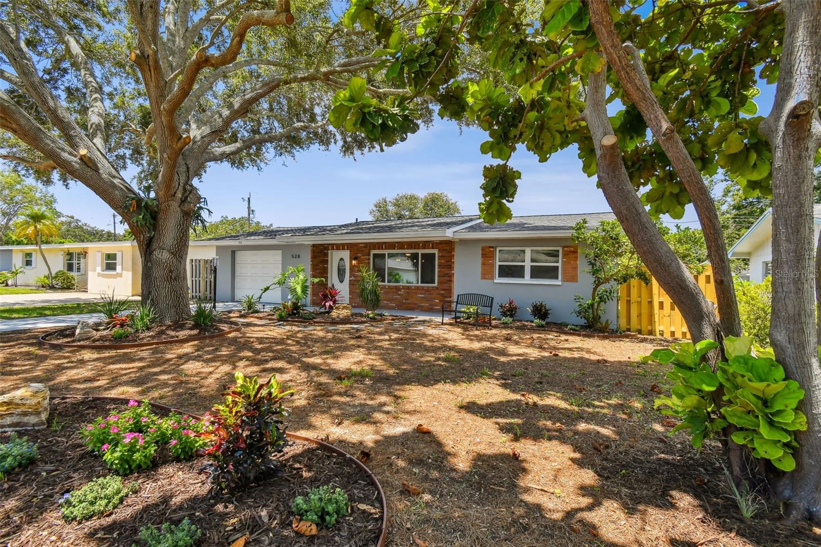 Image 4 of 66 For 528 Manor Drive