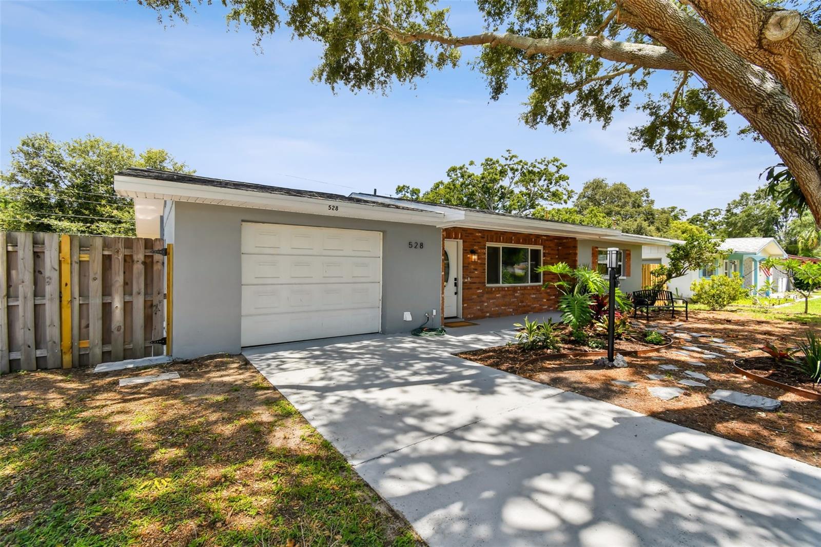 Image 6 of 66 For 528 Manor Drive