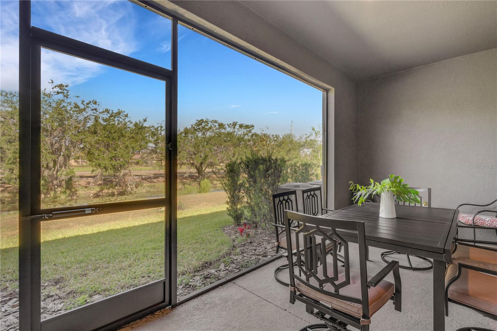 Image 4 of 66 For 8649 Daydream Street