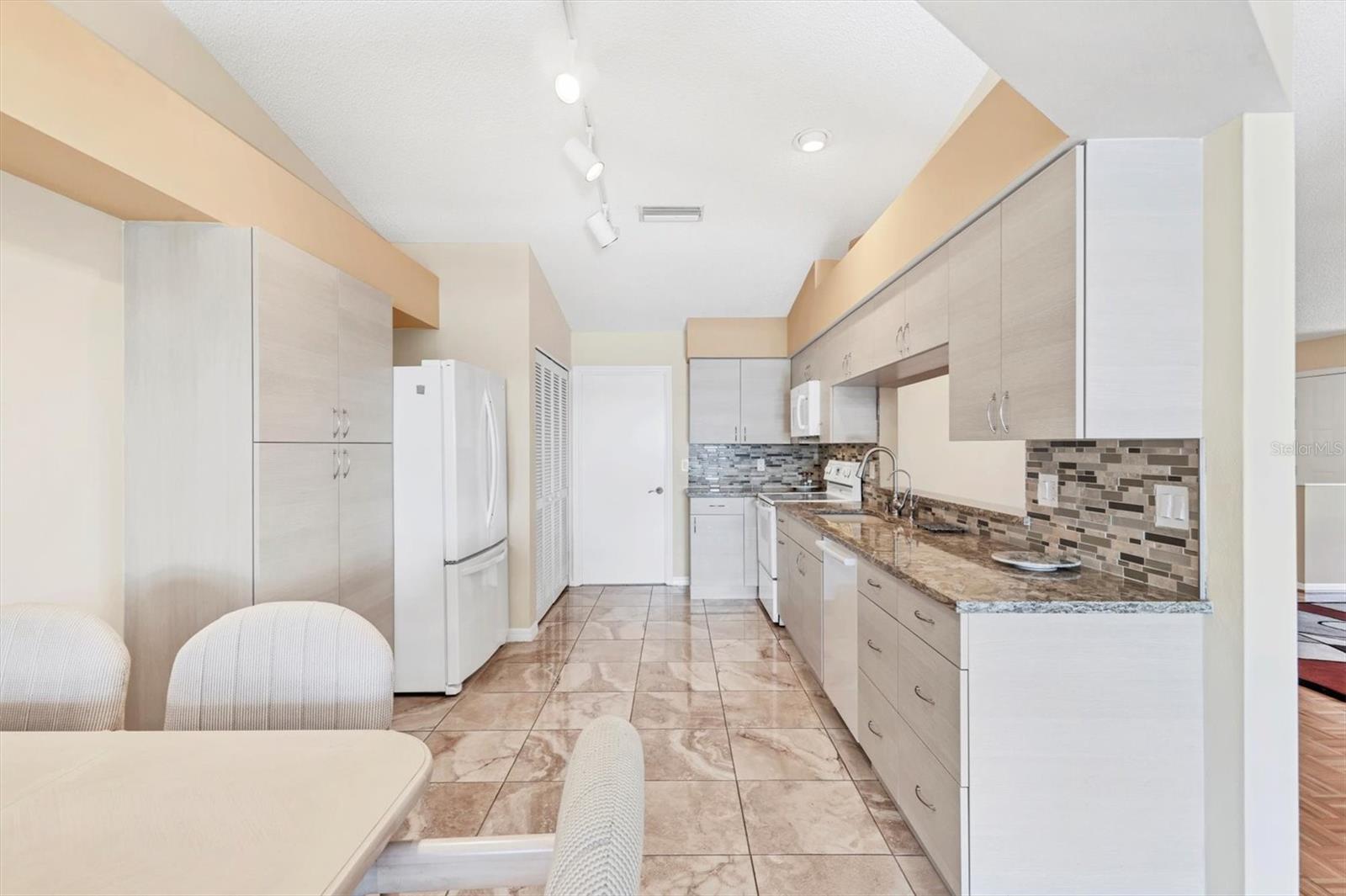 Image 12 of 39 For 4107 Brittany Lane 18