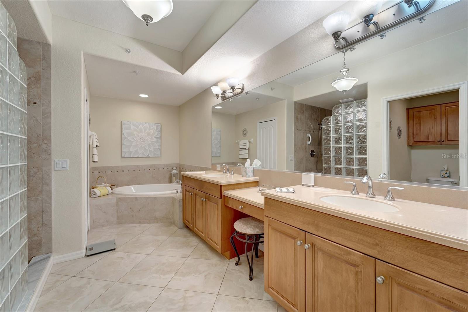 Image 20 of 40 For 1000 San Lino Circle 1034