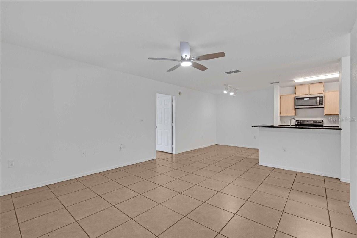Image 7 of 22 For 7417 Vista Way 108