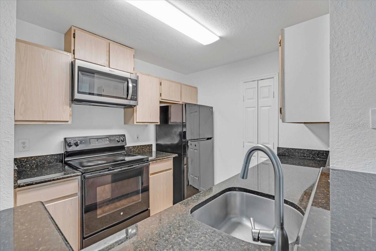 Image 9 of 22 For 7417 Vista Way 108