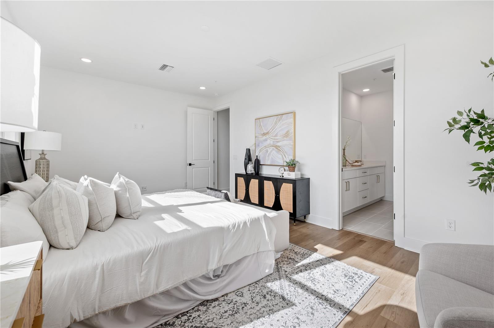 Image 32 of 41 For 9992 Key Haven Road