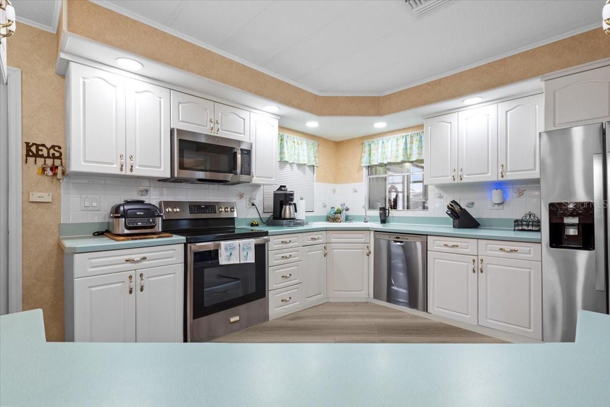 Image 11 of 48 For 617 Fairmount Drive