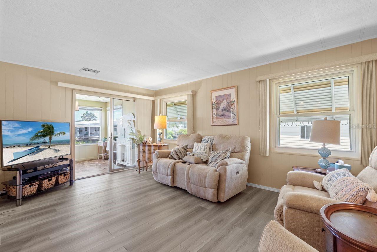 Image 15 of 48 For 617 Fairmount Drive