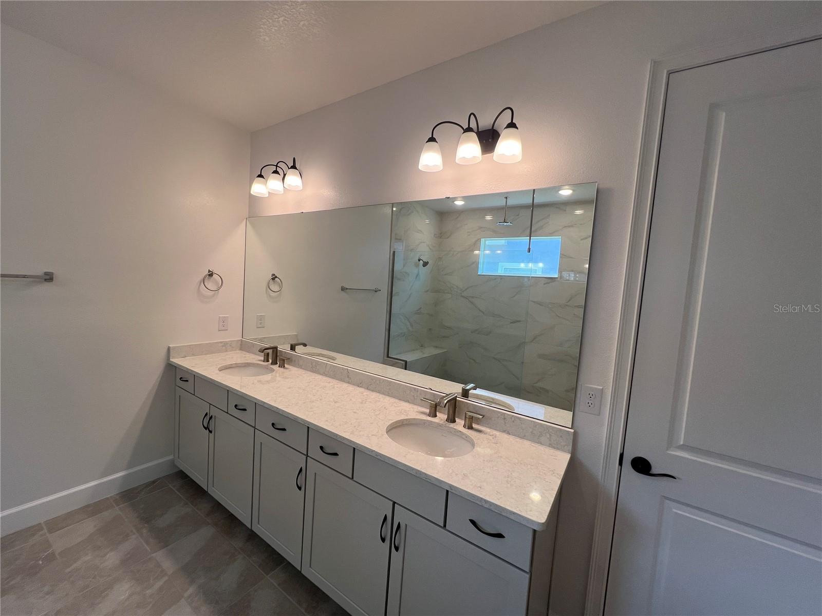 Image 12 of 22 For 931 Signet Drive