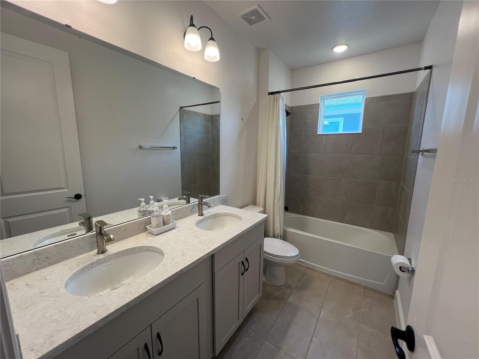 Image 21 of 22 For 931 Signet Drive