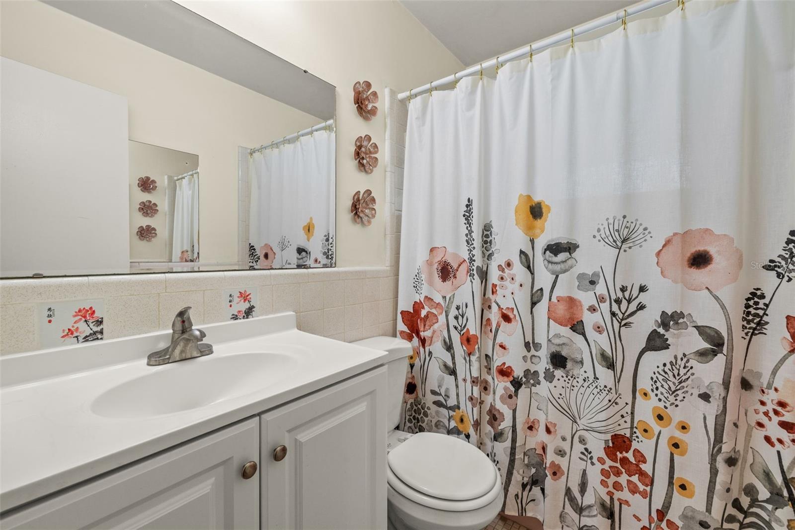 Image 17 of 25 For 326 Canyon Drive N