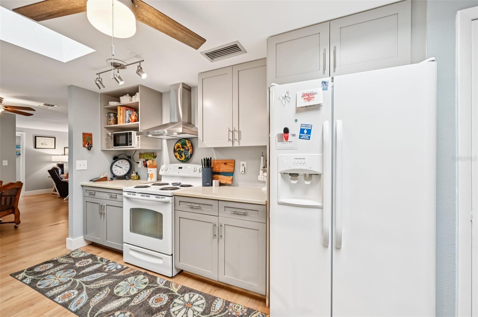 Image 11 of 39 For 6002 34th Avenue W