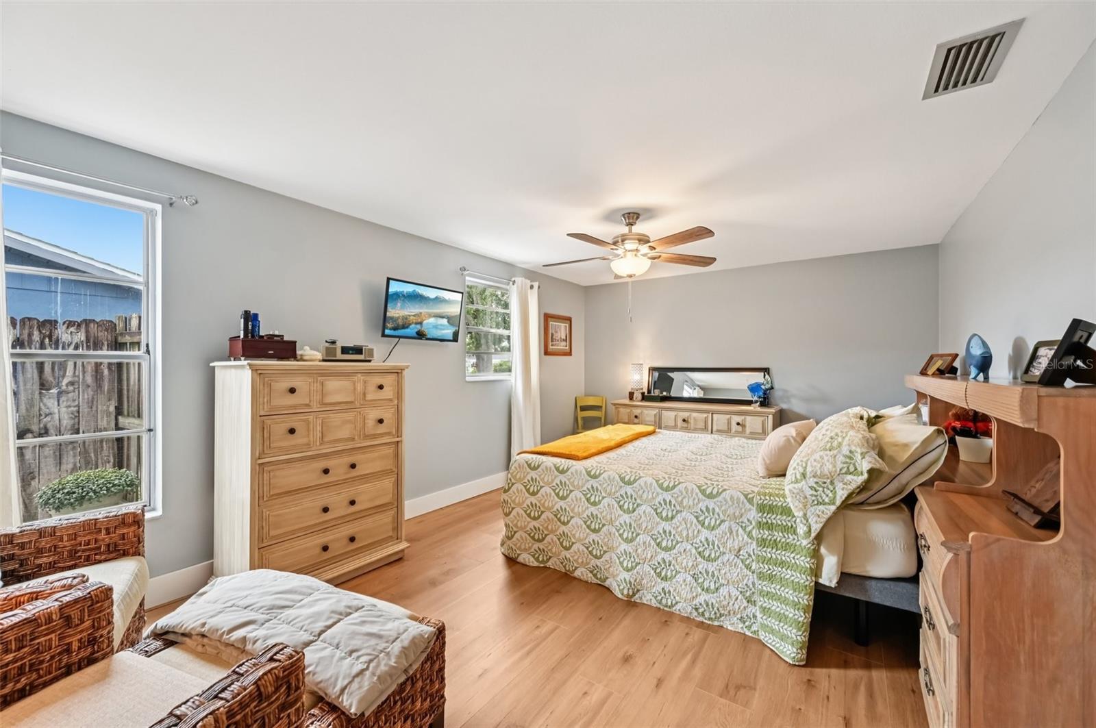 Image 18 of 39 For 6002 34th Avenue W