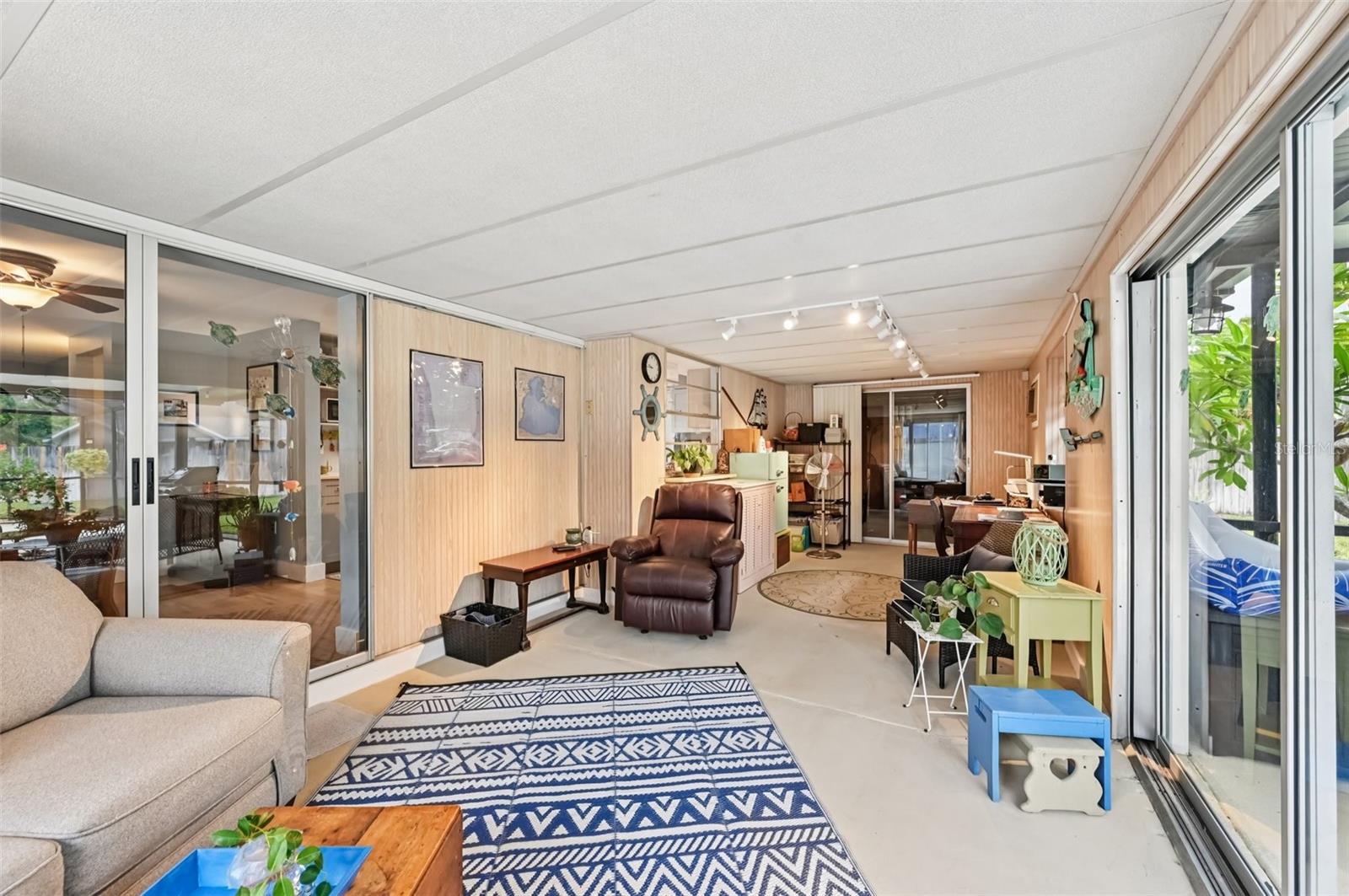 Image 23 of 39 For 6002 34th Avenue W