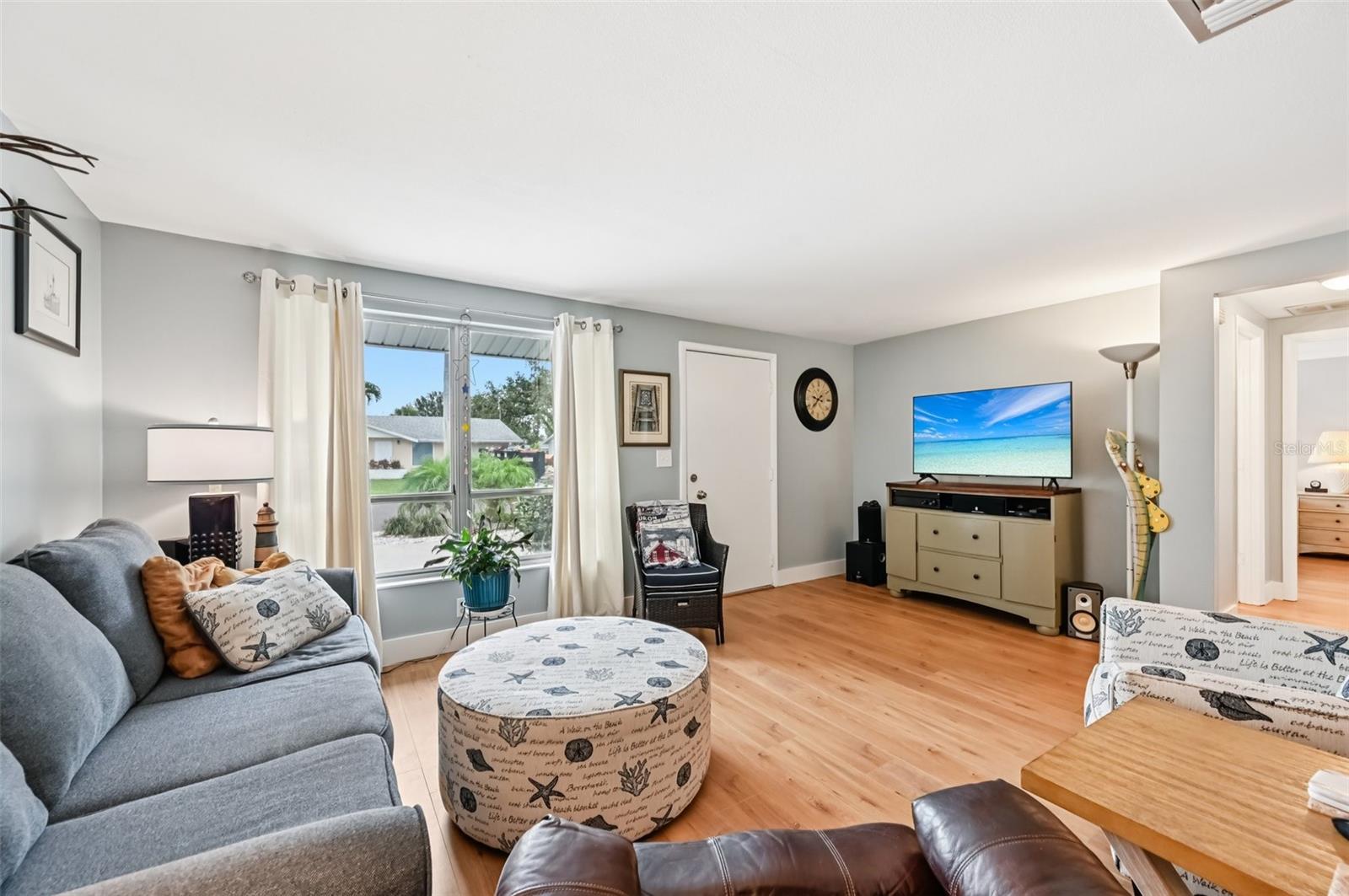 Image 6 of 39 For 6002 34th Avenue W