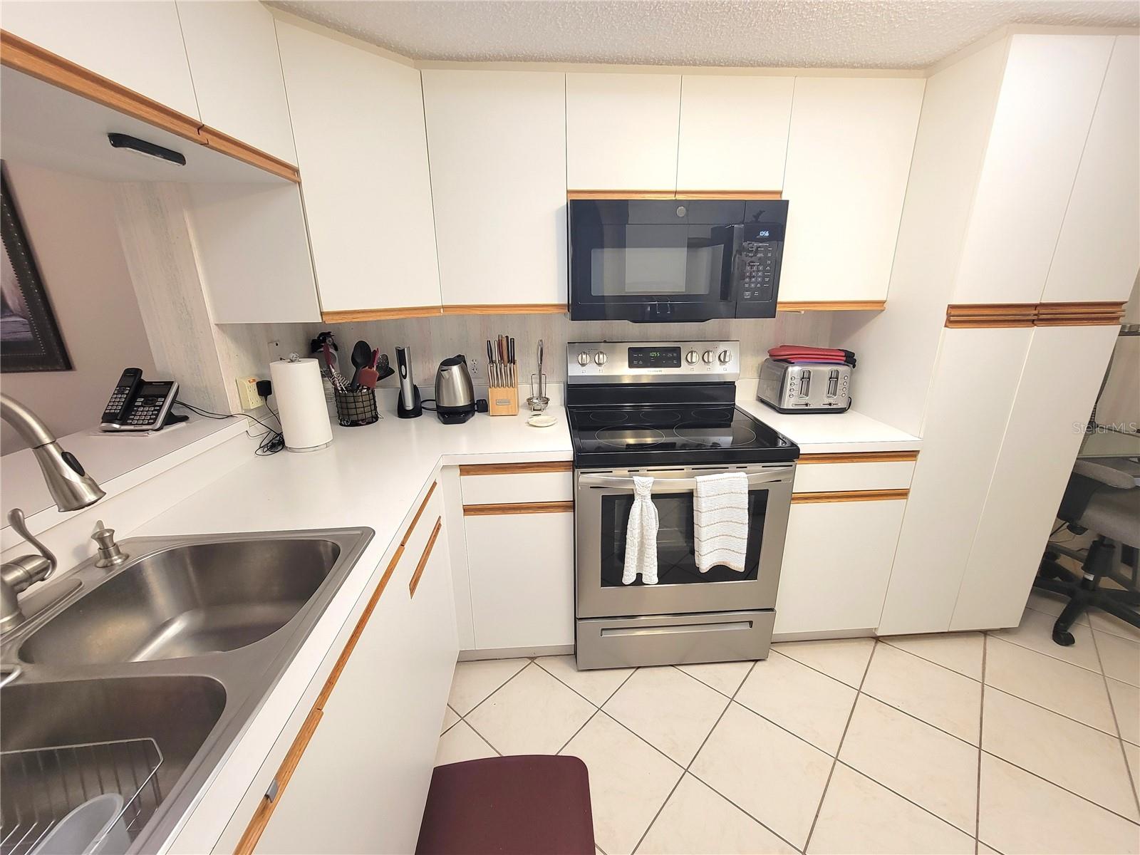 Image 16 of 44 For 6507 Stone River Road 302