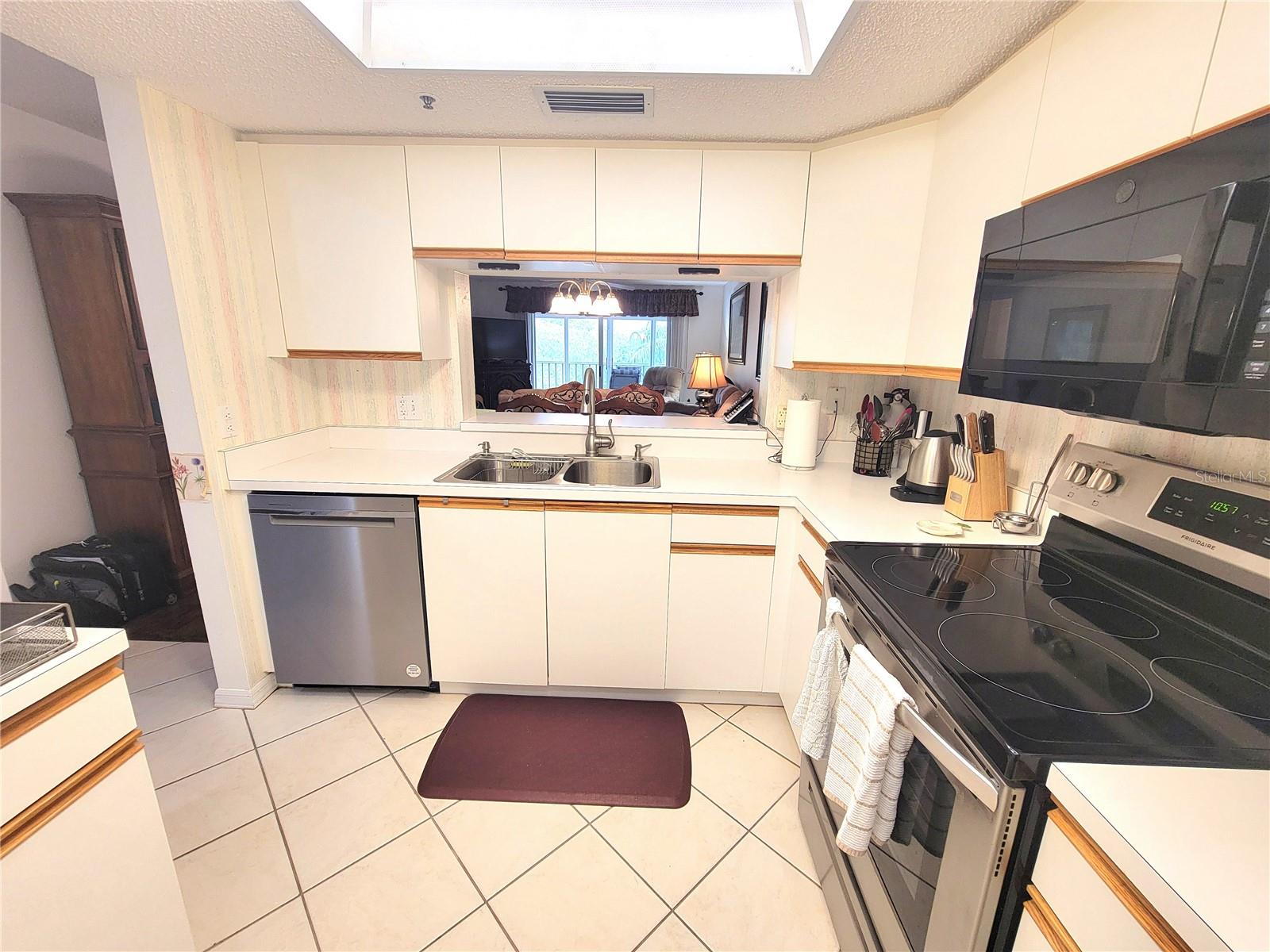 Image 17 of 44 For 6507 Stone River Road 302