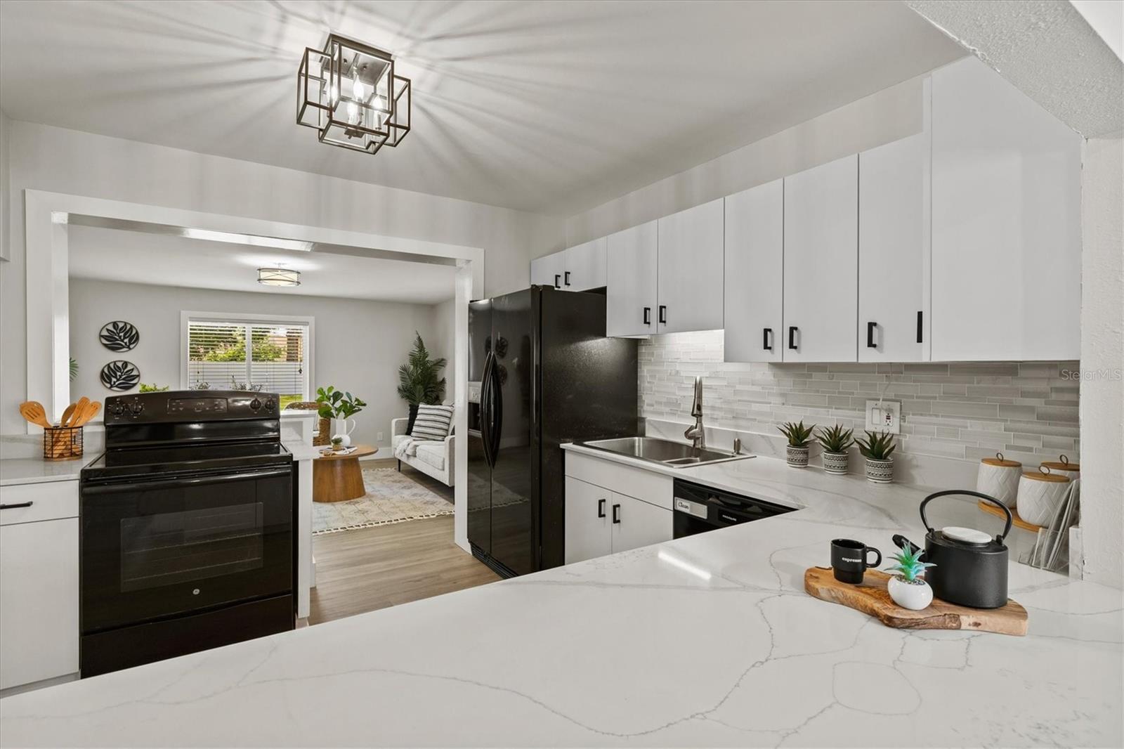 Image 10 of 74 For 2432 Aspinwall Street