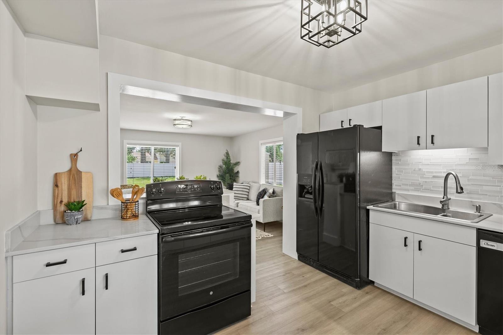 Image 14 of 74 For 2432 Aspinwall Street