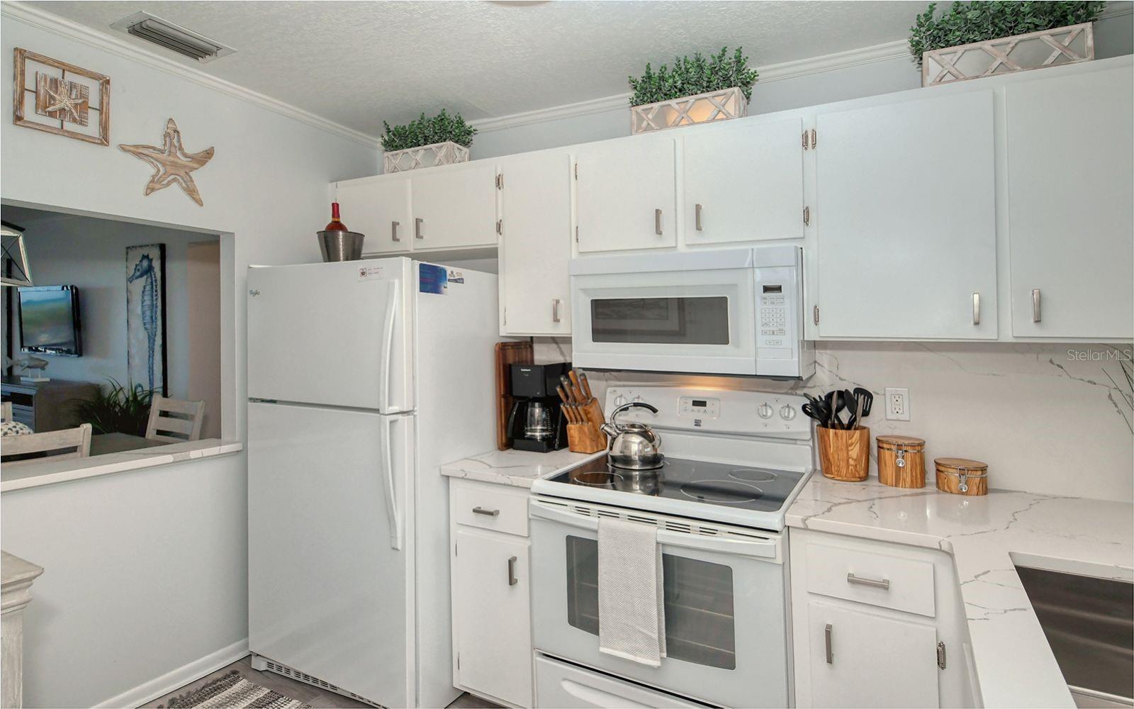 Image 18 of 68 For 925 Beach Road 408