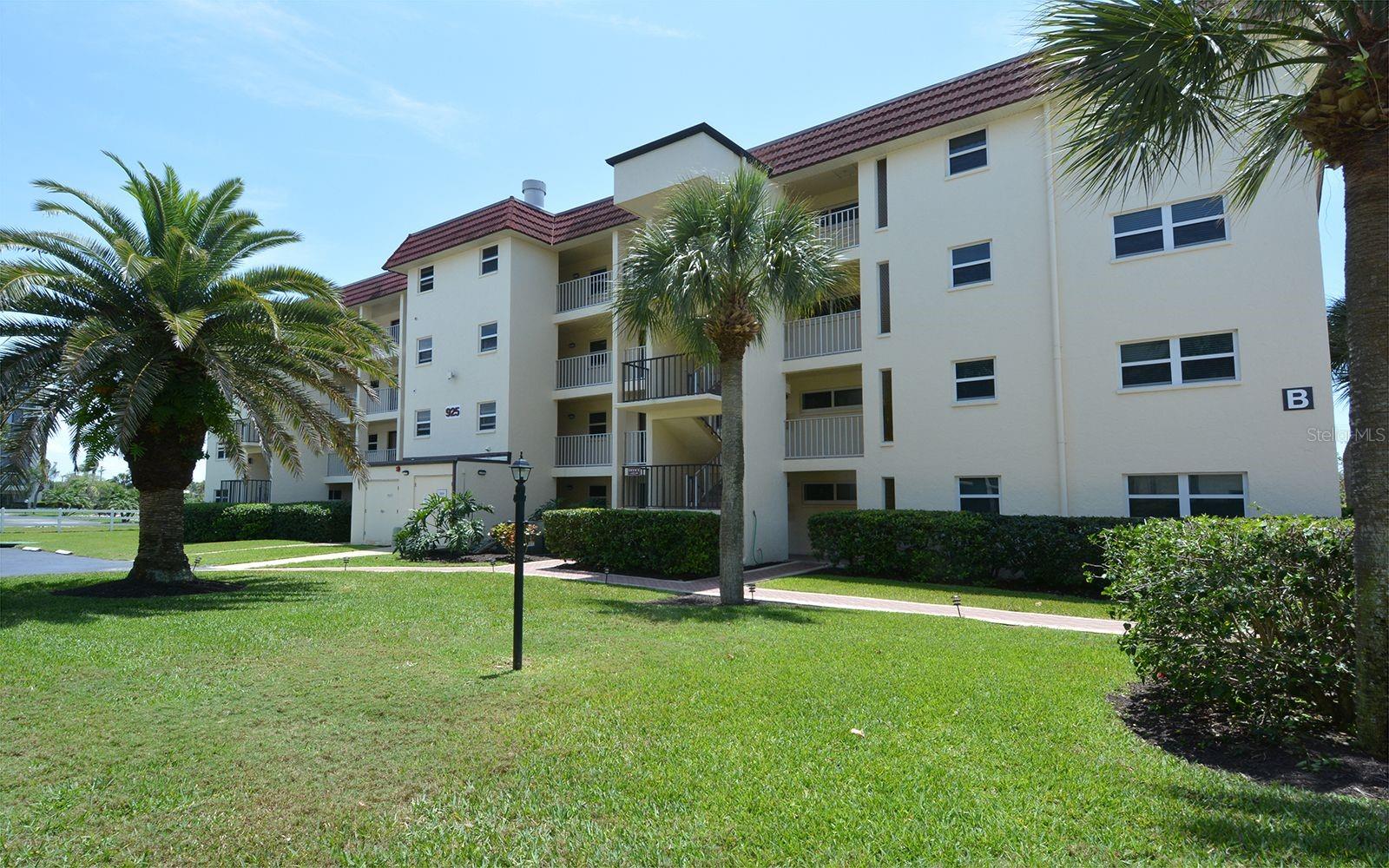 Image 2 of 68 For 925 Beach Road 408