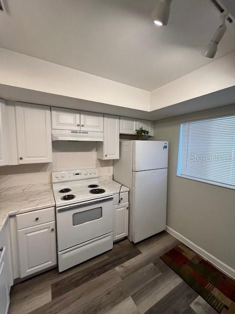 Image 3 of 37 For 3504 Beneva Road 209