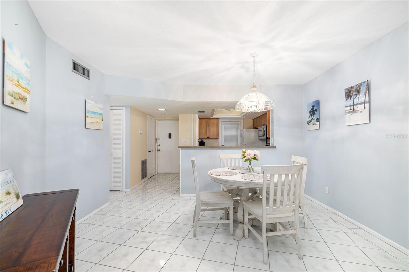 Image 16 of 69 For 2110 Benjamin Franklin Drive 301