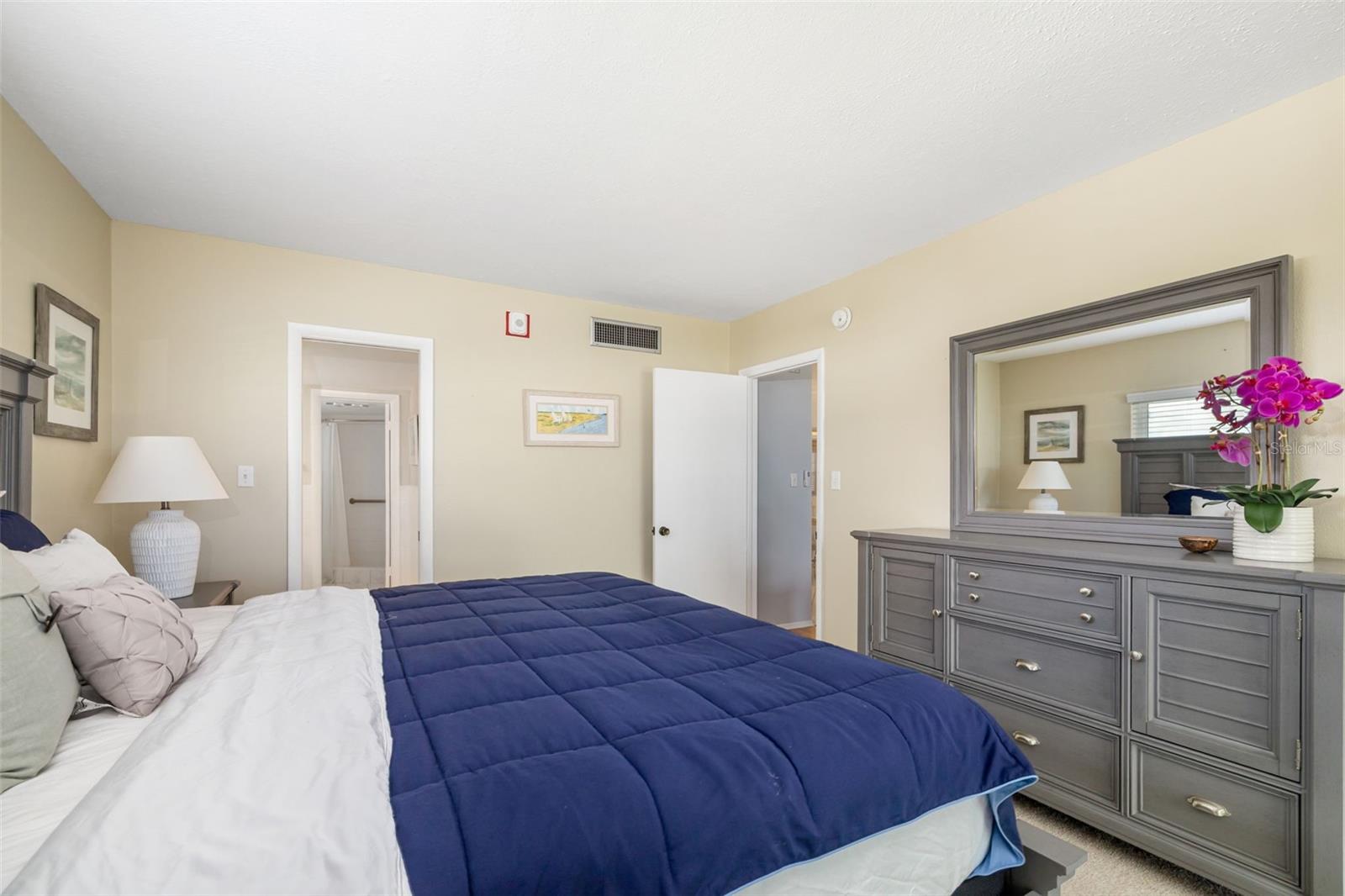 Image 27 of 69 For 2110 Benjamin Franklin Drive 301