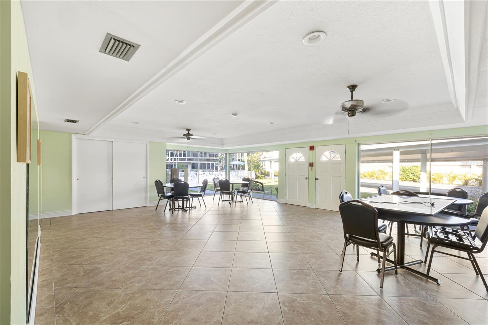 Image 44 of 69 For 2110 Benjamin Franklin Drive 301