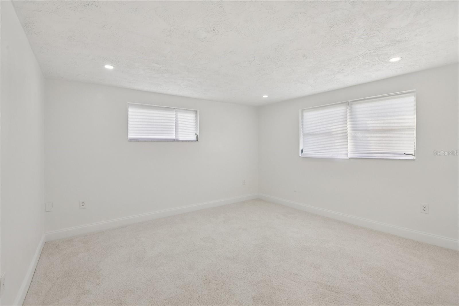 Listing photo id 8 for 6961 Alken Circle