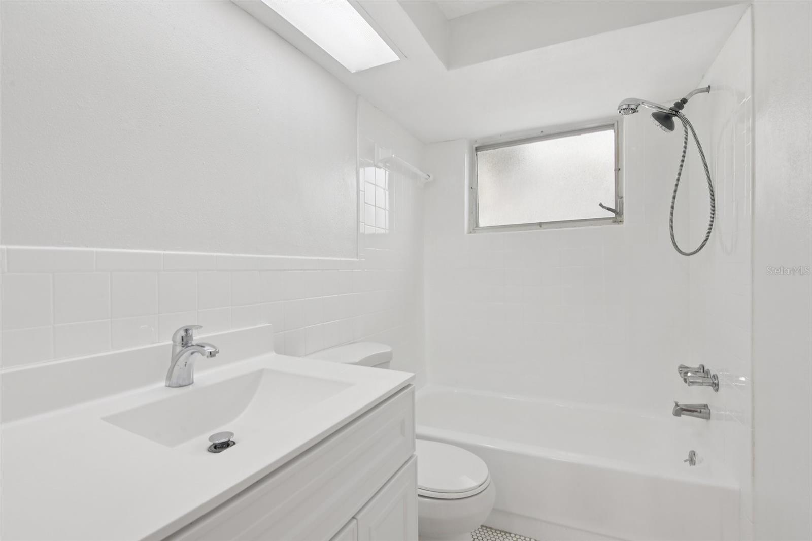 Listing photo id 10 for 6961 Alken Circle