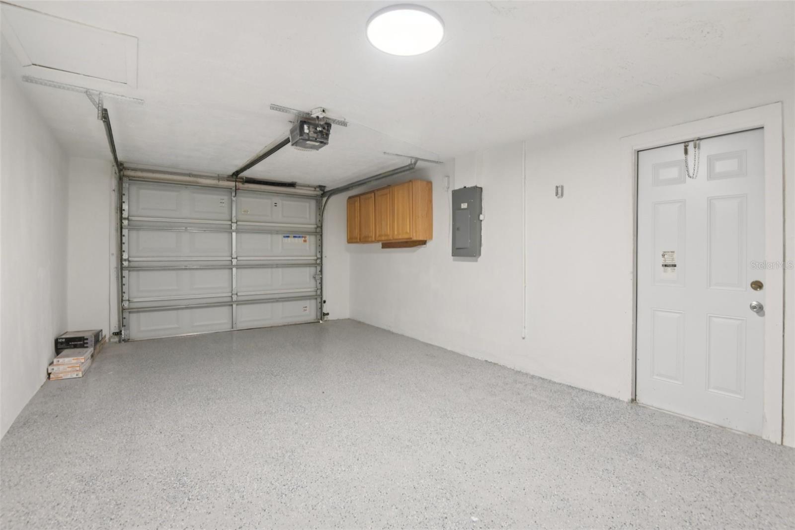 Listing photo id 11 for 6961 Alken Circle