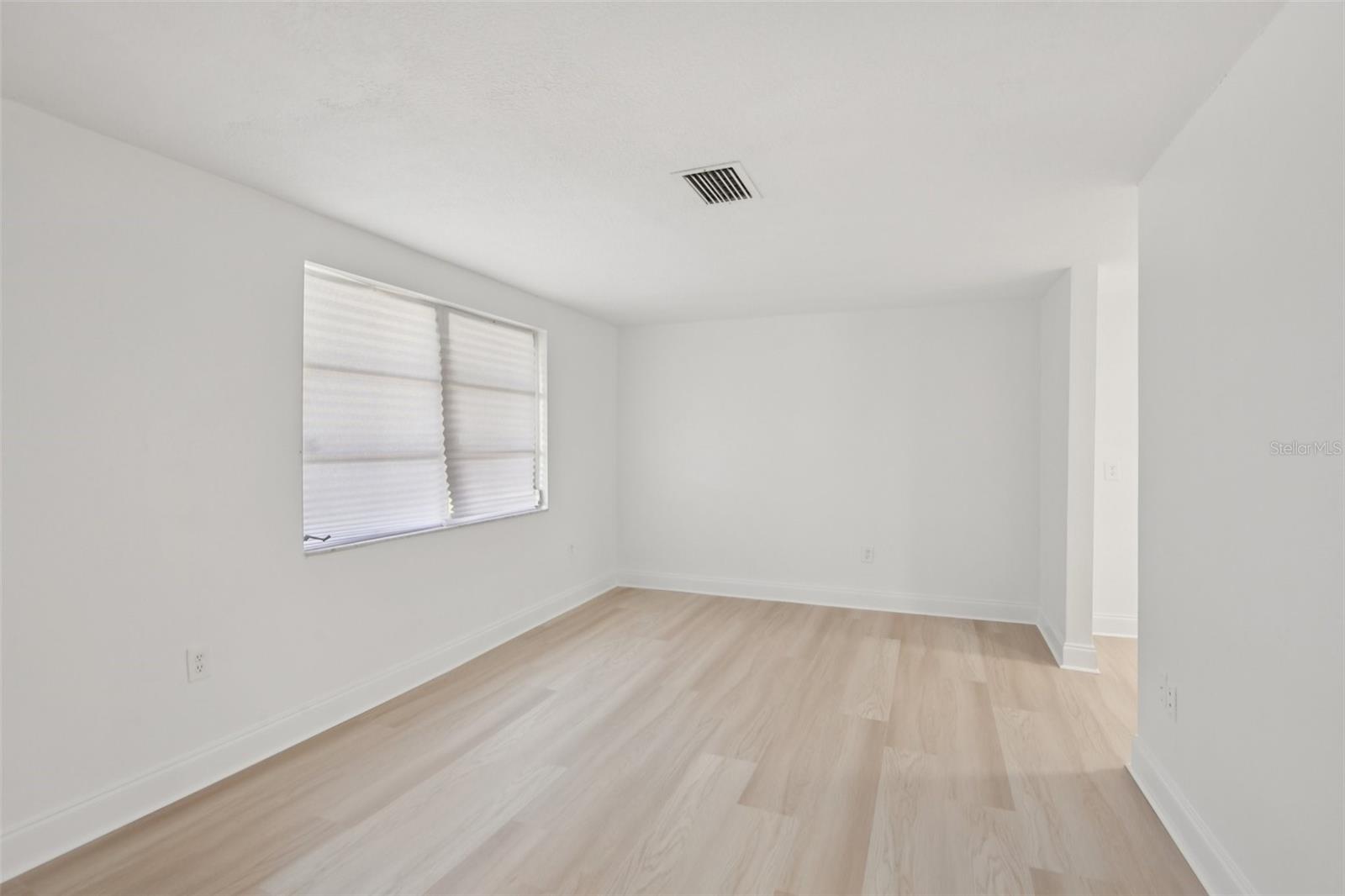 Listing photo id 4 for 6961 Alken Circle