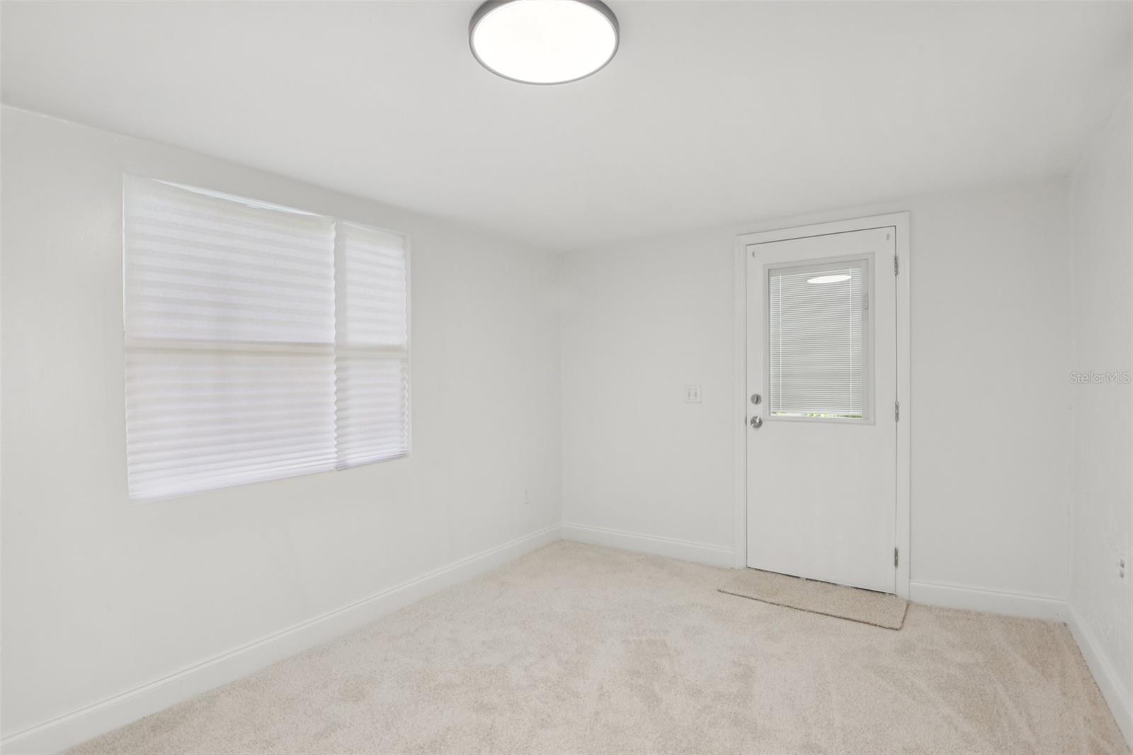 Listing photo id 6 for 6961 Alken Circle