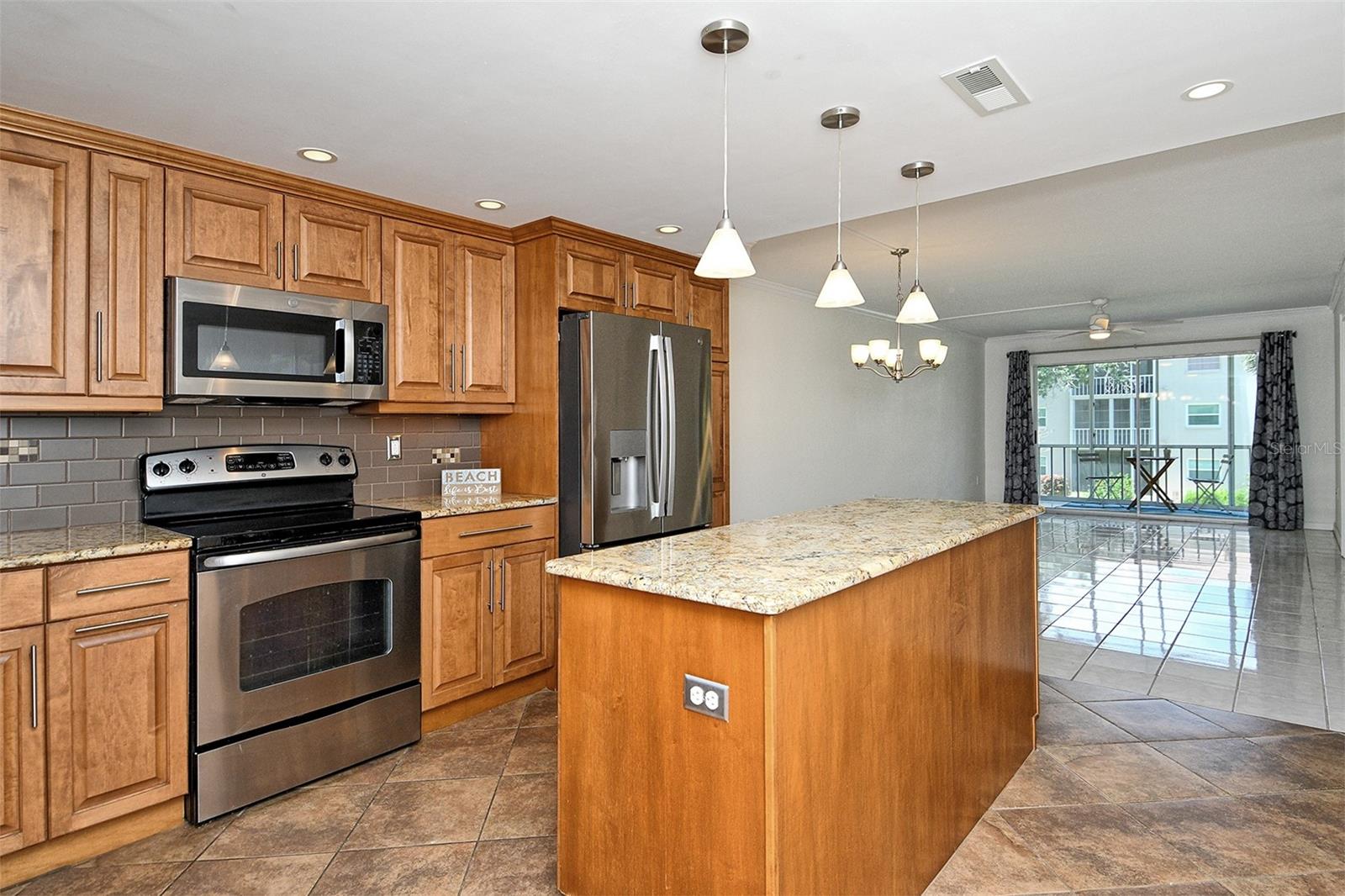 Image 3 of 37 For 3985 Maceachen Boulevard 224