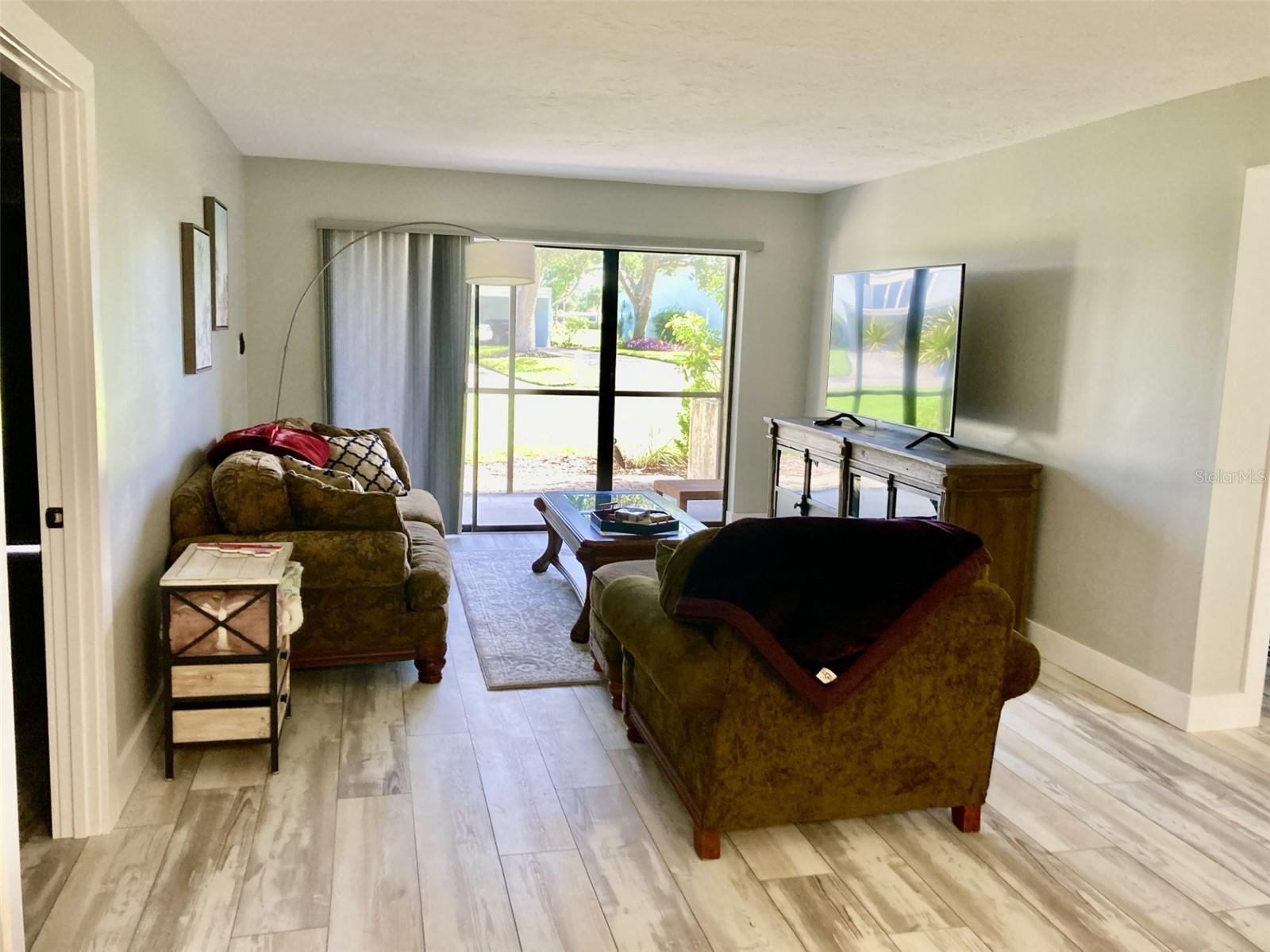 Image 4 of 20 For 6114 43rd Street W 103e