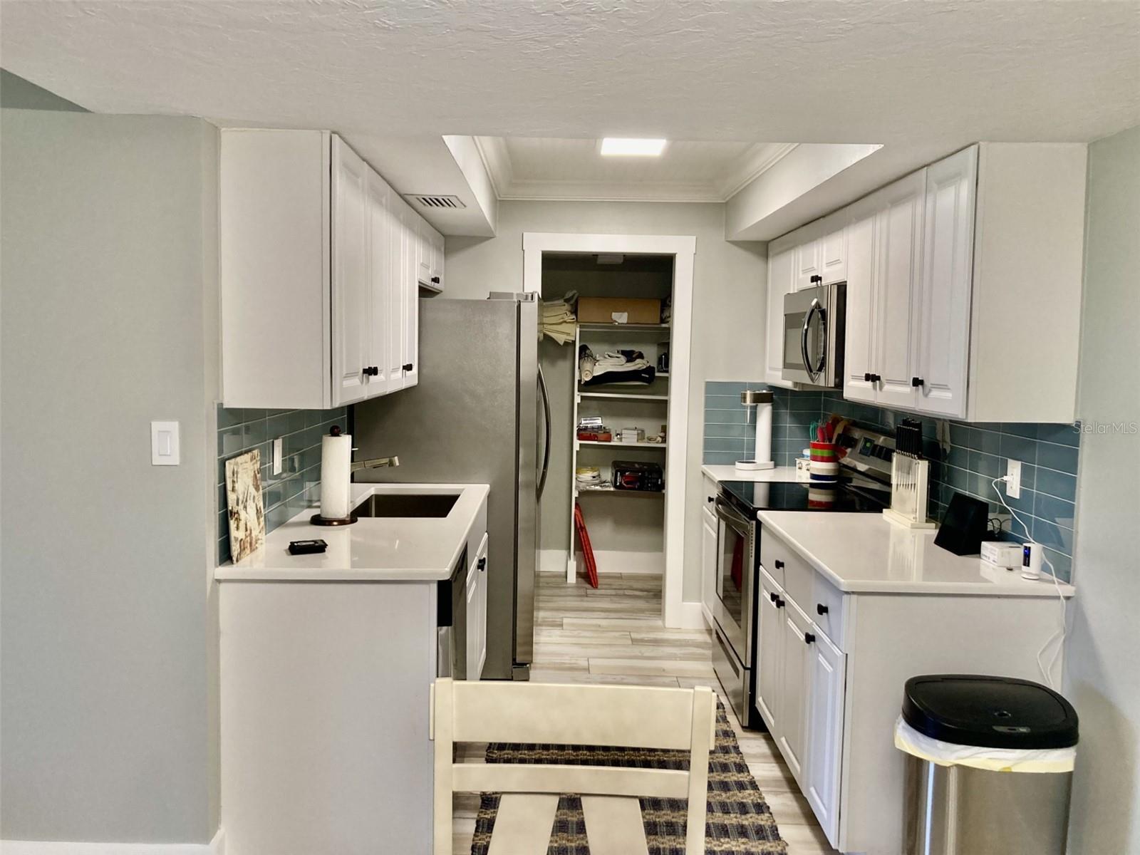 Image 8 of 20 For 6114 43rd Street W 103e