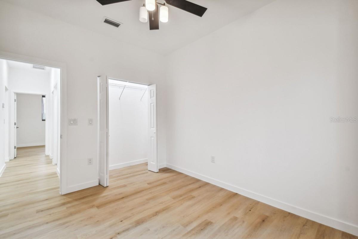 Image 10 of 21 For 406 Border Street