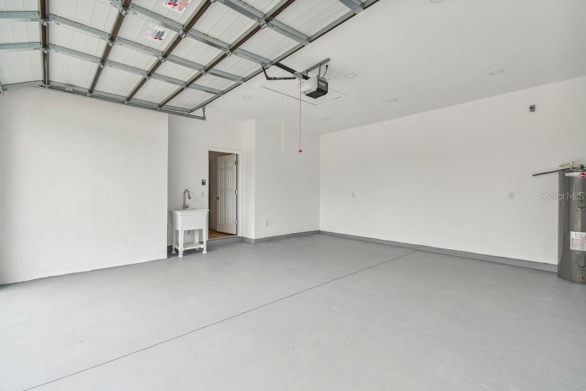 Image 12 of 21 For 406 Border Street